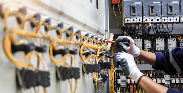 Professional Electrician technician working in St. Louis, MO
